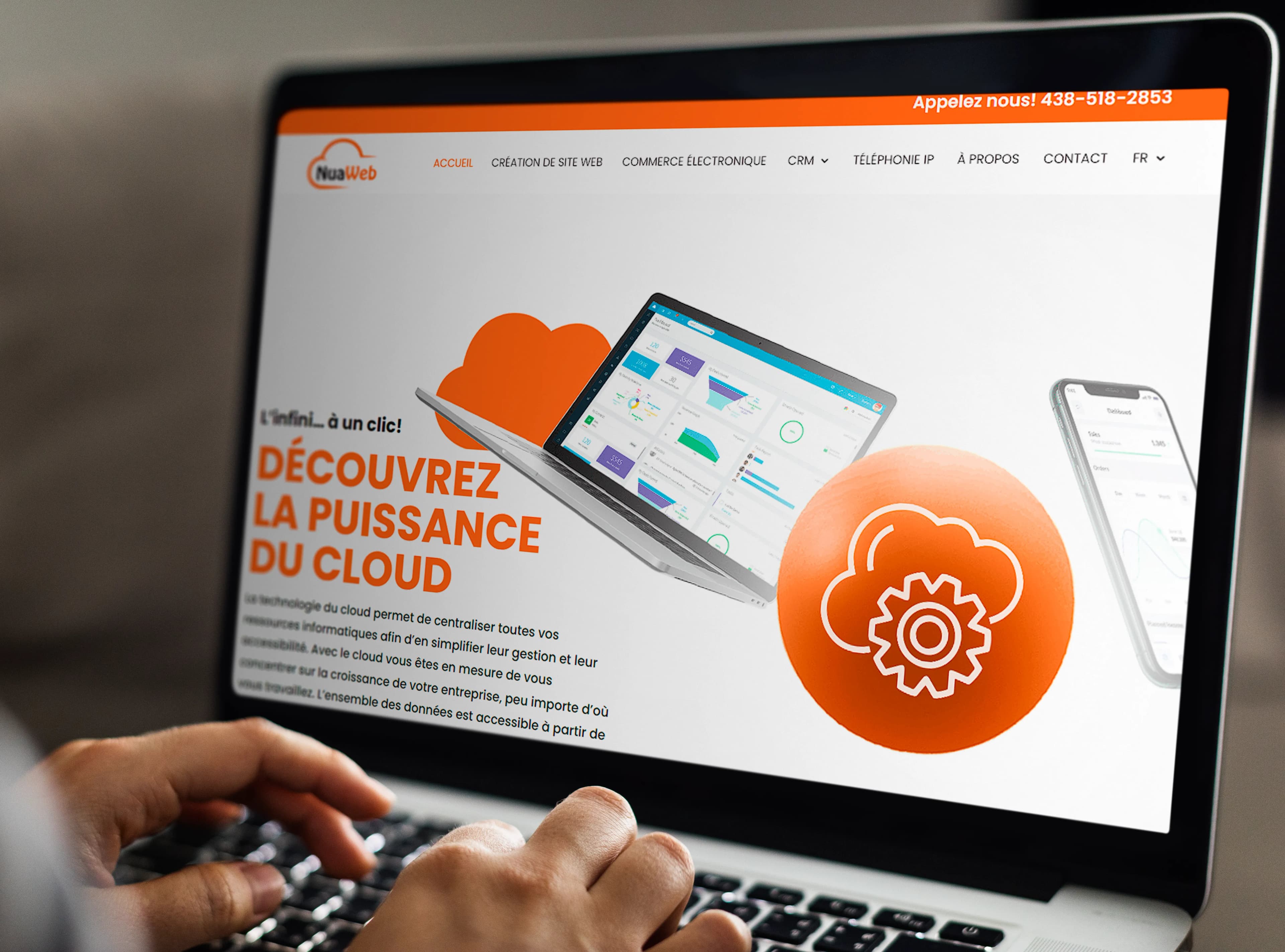 Un site web responsive affiché sur un ordinateur portable, une tablette et un smartphone, offrant une expérience utilisateur fluide et agréable.