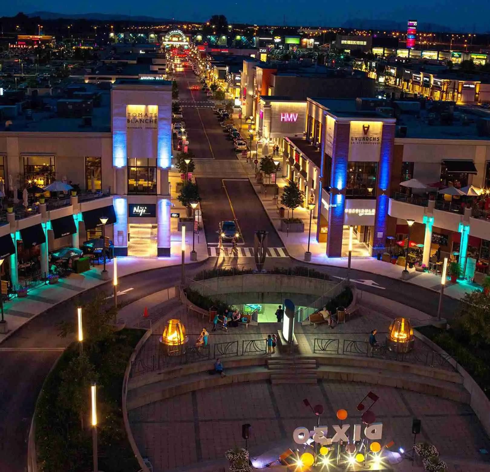 Une photo d'un ordinateur portable montrant un site web professionnel pour une entreprise située dans le Quartier DIX30 à Brossard