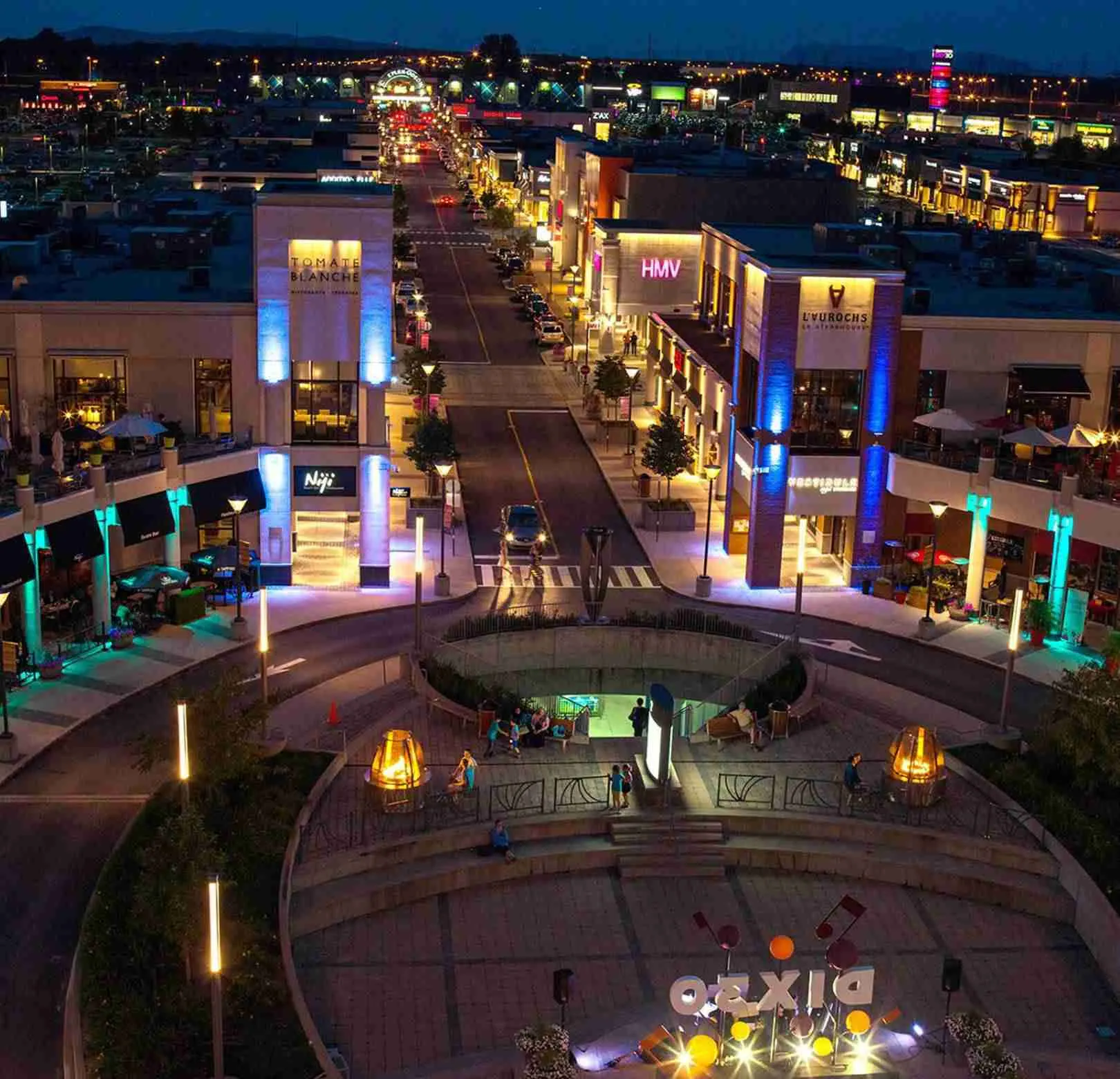 Une photo d'un ordinateur portable montrant un site web professionnel pour une entreprise située dans le Quartier DIX30 à Brossard